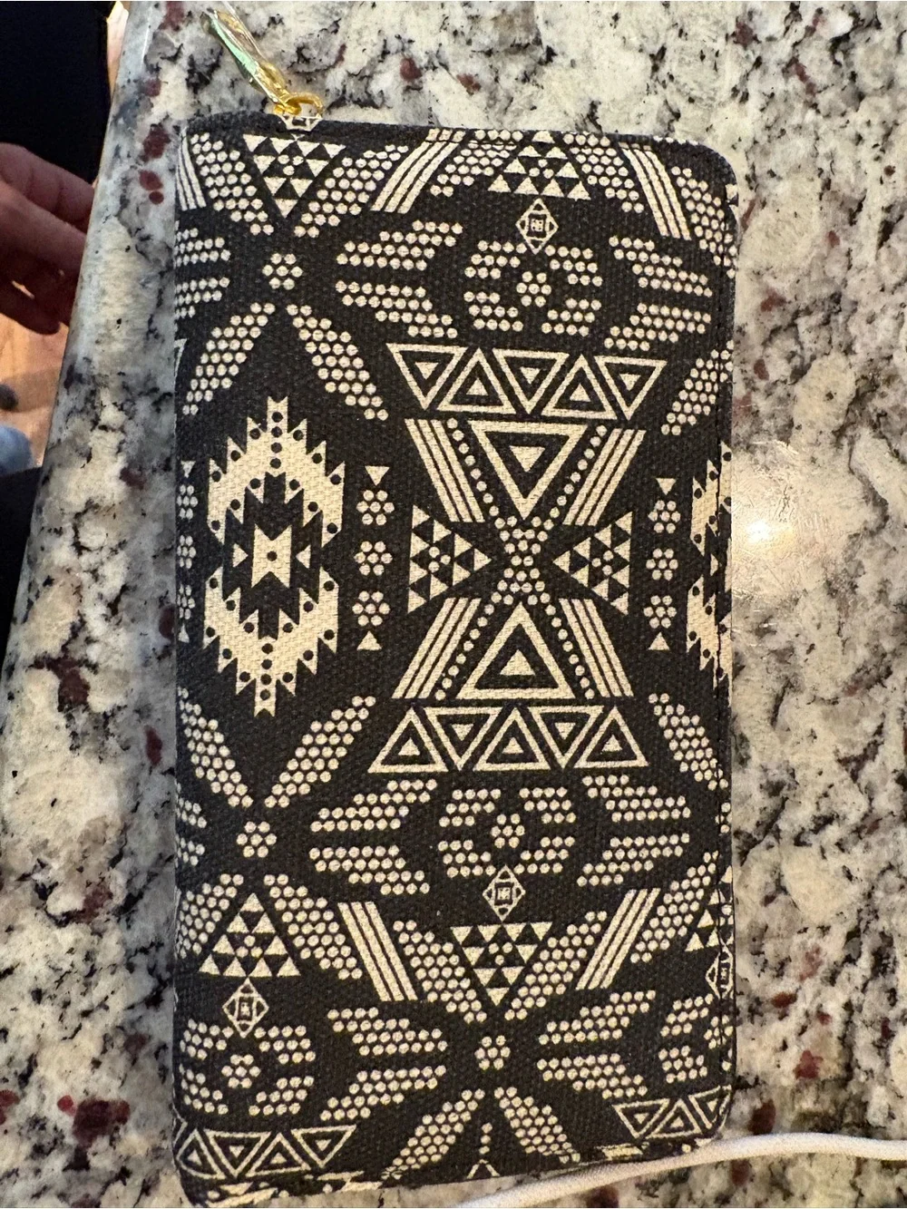 NWT Biloux & Terner Black & White Aztec Zip Wallet